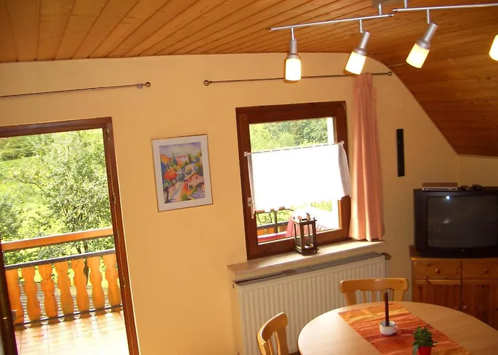 Mit Balkon Im Schwarzwald 아파트 제바흐